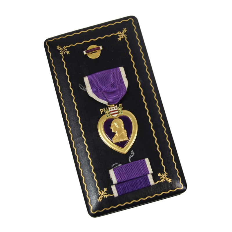 Medal Purple Heart In Case A E Co Utica Ny