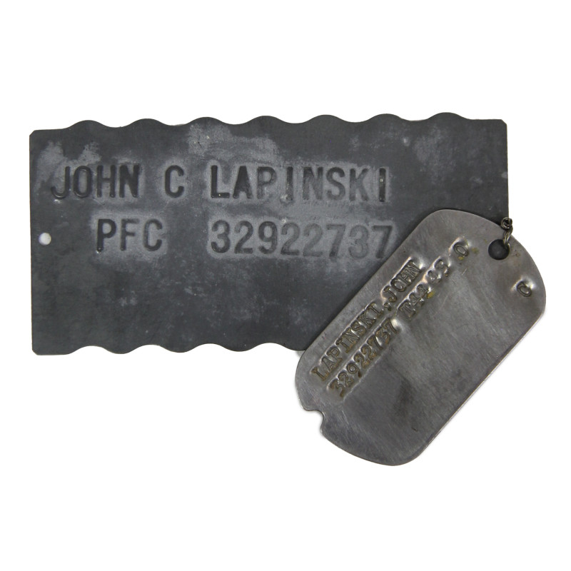 Plaque de tombe provisoire et Dog Tag, Pfc. John Lapinski, Co. F, 358th Inf. Regt., 90th Inf. Div., KIA