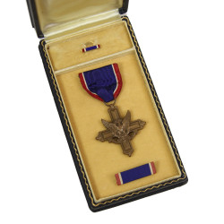 Medal, Distinguished Service Cross, ROBBINS COMPANY, Black Broach, in Case