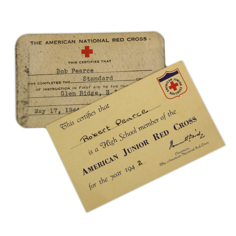 Certificat, formation de secourisme, avec carte de membre, American Red Cross, Robert Pearce, 1942-1944