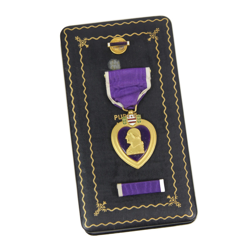 Coffret médaille Purple Heart, Pfc. Bertrand Bay, Hq. Co., 741st Tank Bn., DOW, Saint-Lô, 14 juillet 1944